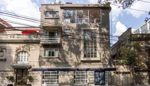 Deco House with Park View Rooftop in Mexico City