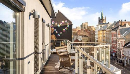 Dinbnb Apartments I Panoramic Rooftop I 700m to Oslo Central Station in Oslo