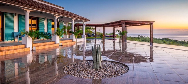 DISCOUNTS! Walk 2 BEACH. THEATER 5 Bedrooms/7 Bath. Heated Pool-Jacuzzi in Los Barriles