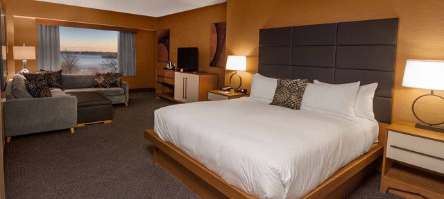 DoubleTree by Hilton Hotel Niagara Falls New York in Niagara Falls