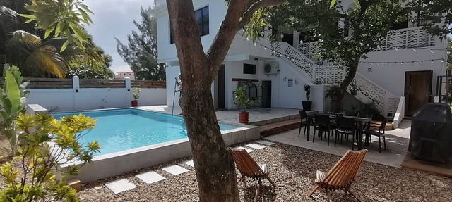 Downtown Dangriga! Style and comfort with a pool. Maya Mountains and sea views. in Dangriga