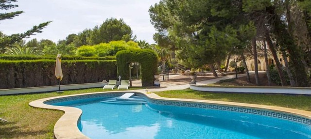 Dream vacation for large families with private road to the beach. in Campos
