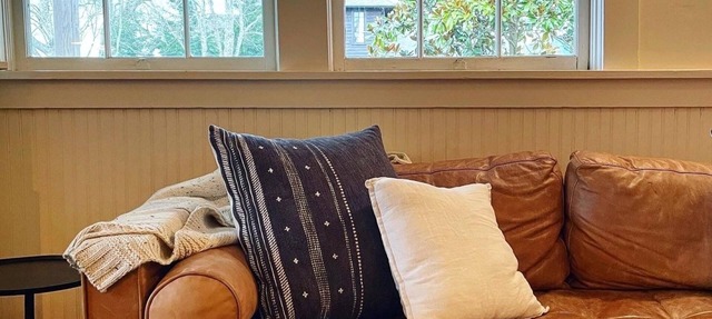Edison Schoolhouse Loft & Cottage in Bow
