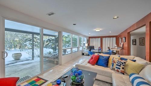 Edmonds Apartment with Private Wine Cellar! in Edmonds