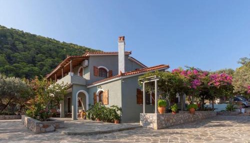 Elegance Villa: Classy Paradise w/a private beach in Pefkali