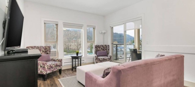 Elevated Escapes: 2BR Overlooking Mountain View! in Harrison Hot Springs