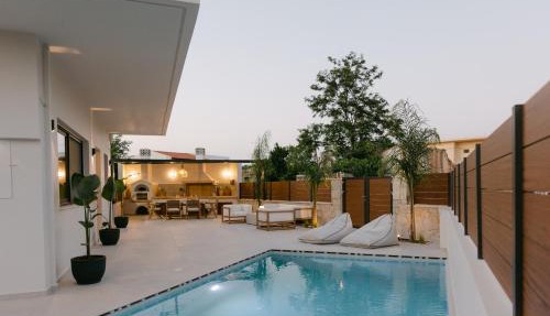Emerald Harmony Villa with Private Pool & Jacuzzi by Rentado in Skouloúfia