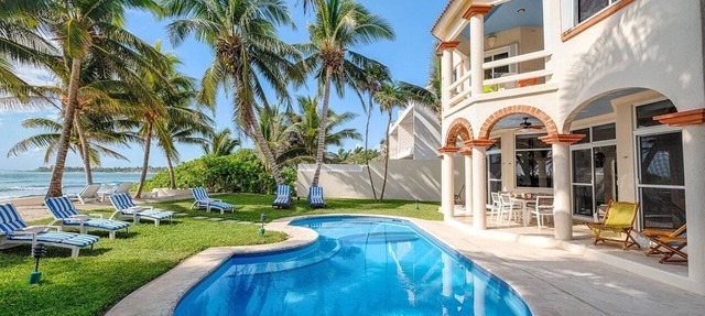Enjoy Glorious Villa Margarita, right on the ocean, Jade Bay Akumal. in Akumal