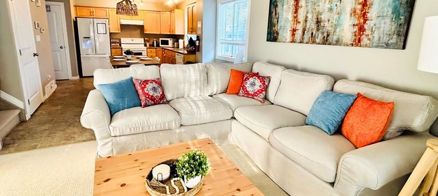Entire House Spacious 5-Bedroom - Near Expo, Commonwealth Stadium & Rogers Place in Edmonton