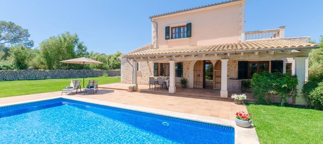 ES VEDAT - Villa with private pool in Lloret De Vistalegre. Free WiFi in Lloret de Vistalegre