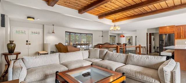 Estate on Bow River 25 Min to DT YYC 5BR w AC in Calgary