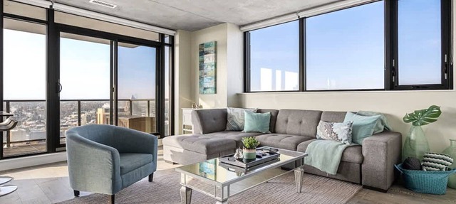 Executive Sky LUX - 2 BD 2BA, Views, Pool, Patio & Gym in Calgary