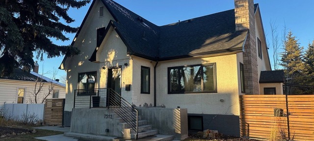 Explore Amazing Holyrood from this Outstanding 3-BR house with Hot Tub! in Edmonton