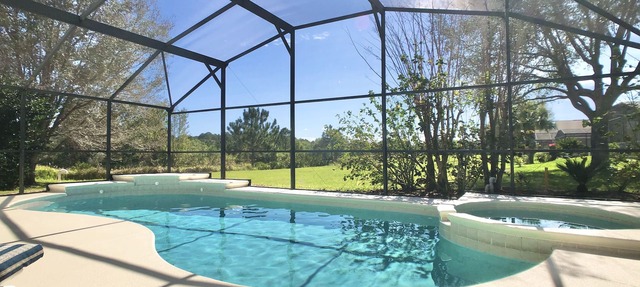 Family-friendly 5BR villa with stunning view and private, south-facing pool in Clermont
