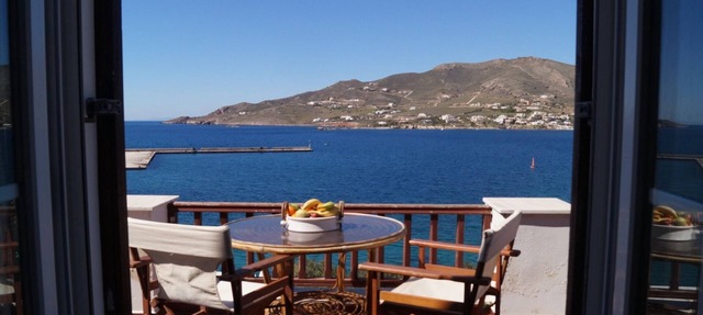 Family villa by the sea in a quite area. Stunning sunset and agean sea view! in Siros