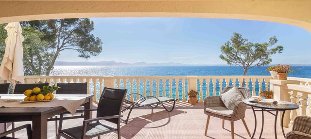 Far Alcanada. Spectacular villa facing the sea in Alcanada in Alcúdia (Alcanada)