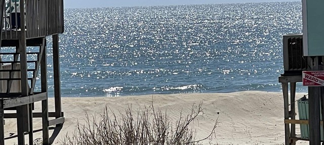 FENCED IN 2nd Row 2 the sea❤️ Shibumi, beach chairs, and linens included. in Surf City
