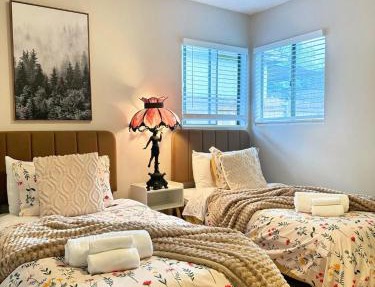 Fire Support 3Bedroom Modern Luxury House in Central Pasadena in Pasadena