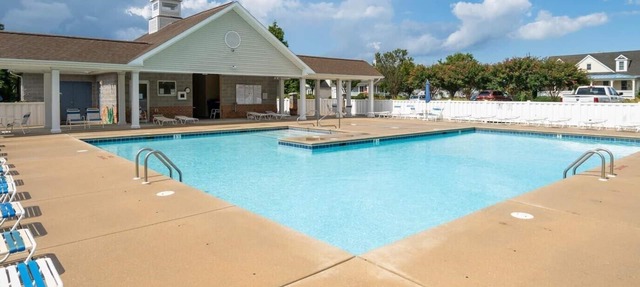 Five Points! Stunning 2BR Condo Pools Tennis Restaurants Shops in Lewes
