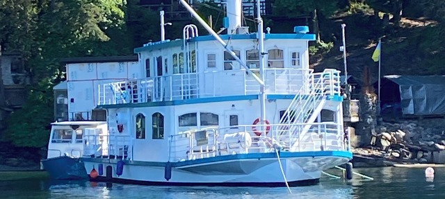 "Flagship 1" Live-Aboard BNB: Paddle Boards, Kayaks, Dinghy, Crabbing, and More in Willis Point