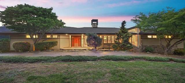 Frank Lloyd Wright-styled Mid-Century Modern Retreat on 5 Private Acres in Rabun Gap