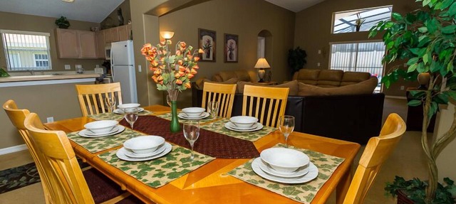 Free Pool Heat, Free Wi-Fi, South Facing Pool and Privacy Fence in Kissimmee
