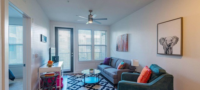 FRONTDESK NoHo Flats at North Hyde Park Apts Tampa in Tampa