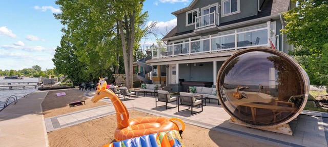 Fun & sun waterfront with sauna, hot tub and slide in Innisfil