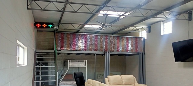 Funky large studio on Strathalbyn in Strathalbyn