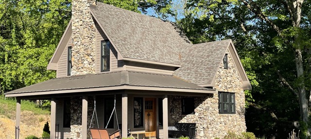 Gate Cottage, private getaway in a stylish new home w/views, hiking and a creek. in Dellrose