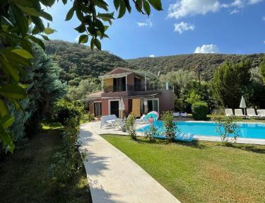 Gialos Villas 1-2 With a Private Pool in Mikros Gialos