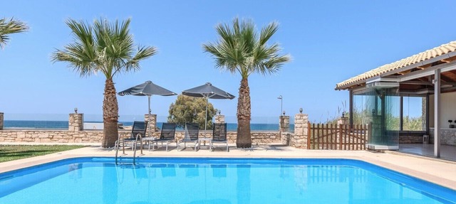 Golden sand beachfront villa ,6 Bedrooms,Rethymno in Rethymno