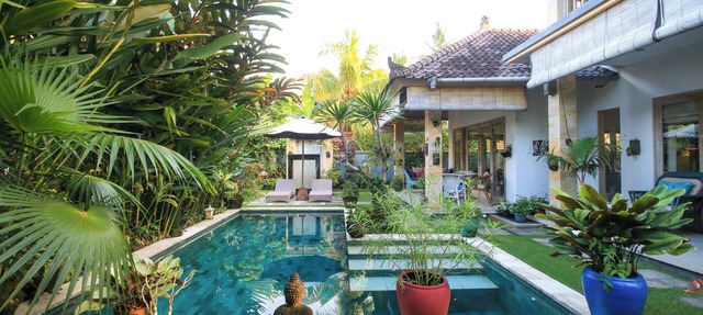 Gorgeous, 3-bedroom Villa in the village of Penestanan/Ubud with AC, WiFi, Pool. in Bali
