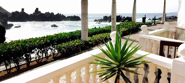Gorgeous Beach Front Villa in Alcalá