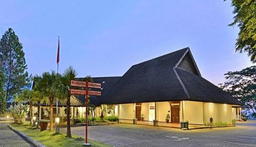 Grand Whiz Hotel Trawas Mojokerto in Trawas