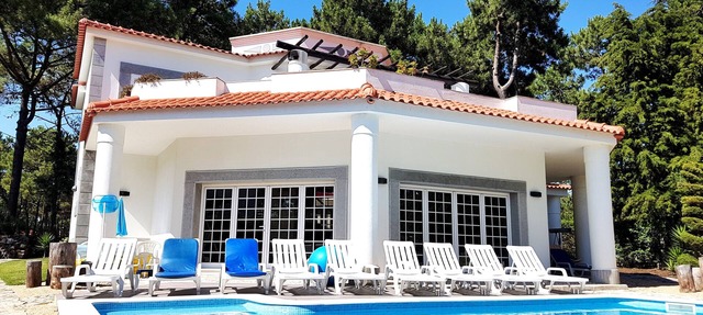 Great villa within Golf Resort, Pool,next to fantastic Beaches (Lisbon-Portugal) in Charneca da Caparica