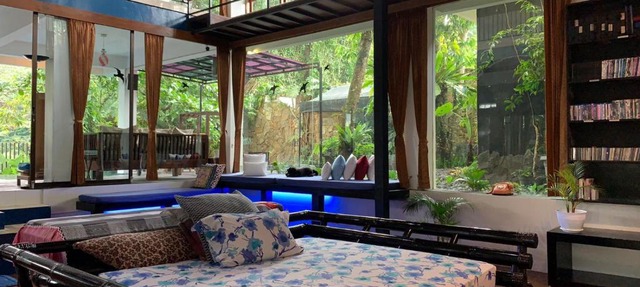 Griya Oma Nining-Large House with Swimming Pool in Bedoyo