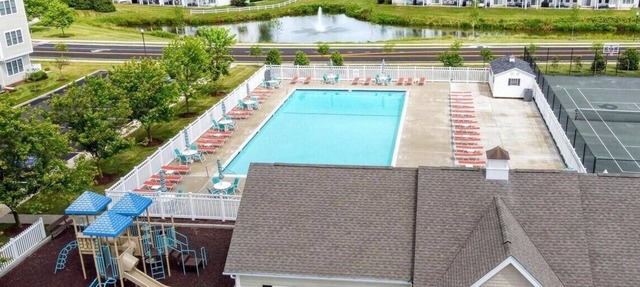 Ground Level 3BR Condo w/Pool/Gym/Parking in Rehoboth Beach