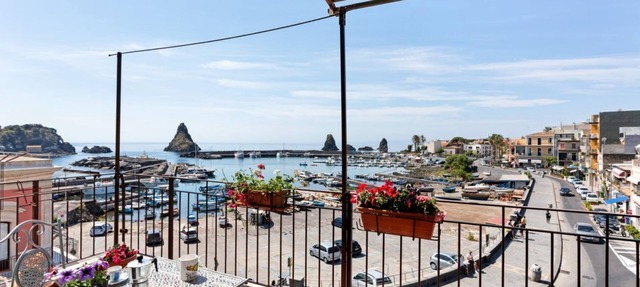 GuestHost - This comfortable 80sqm apartment can accommodate up to 3 people (distributed over 2 levels with internal stairs) located on the first floor, without a lift, of a characteristic building overlooking the Cyclops Riviera and Lachea Island. In 5 in Aci Trezza