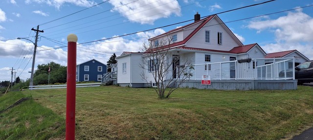 Harbourview House -A classic East Coast home and close to Pondville Beach in Arichat