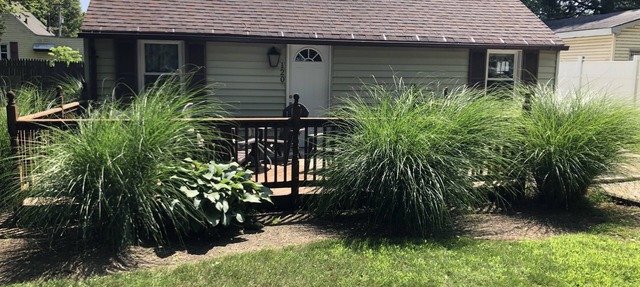“Harrah’s Hideaway” Lake Shore Park 2brm Cottage. Public Boat Ramp & Beach in Ashtabula