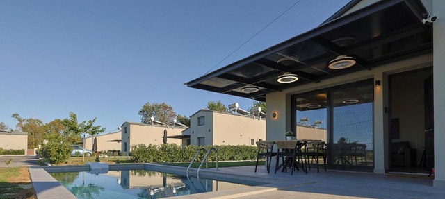 HELIOS - Seaside Pool Villa & Private Parking in Olympic Beach