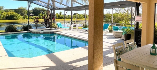 Hidden Waterfront Oasis - 18 minutes to the Disney Entrance! in Clermont