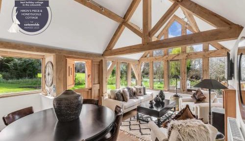 Hiron's Piece and Honeysuckle Cottage - with Hot Tub in Weston Subedge