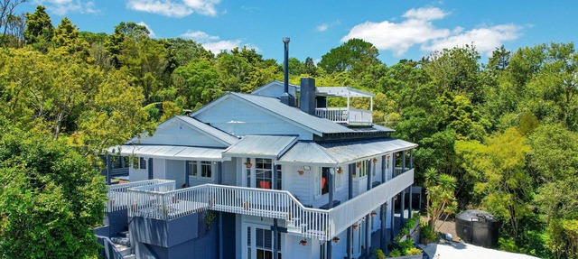 Historical Lifestyle Retreat! in Auckland