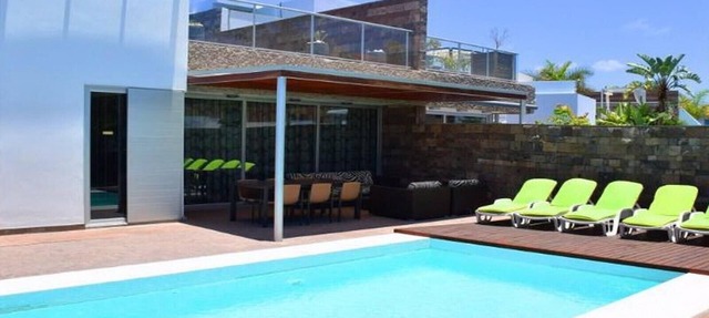 Holiday Accommodation "5-Bedroom Villa in Playa del Duque" with private pool in Adeje