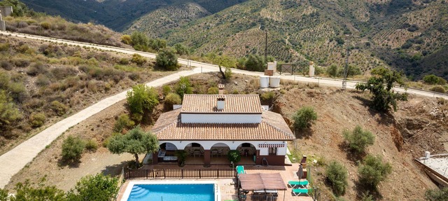 Holiday Home 'Casa Rural Los Hidalgos' with Sea View, Wi-Fi and Air Conditioning in Totalán