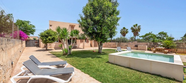 Holiday Home "Es Cos" with Garden and Wi-Fi in Algaida
