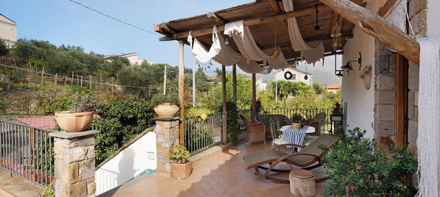 Holiday Home "Li Galli" with Sea View, Garden & Wi-Fi in Colli di Fontanelle