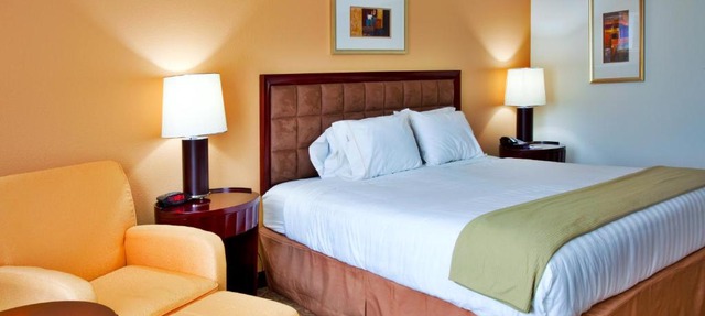 Holiday Inn Express Hotel & Suites Brooksville-I-75 by IHG in Ridge Manor
